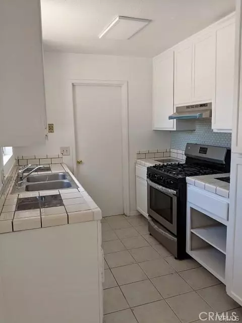 10703 Banning, Hesperia, CA 92345 photo 2