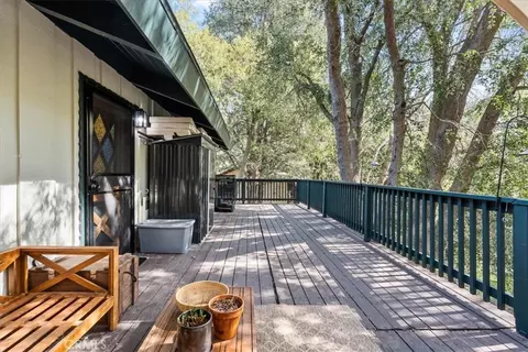 Exterior - 24873 Edelweiss, Crestline, CA 92325 photo 5 of 6