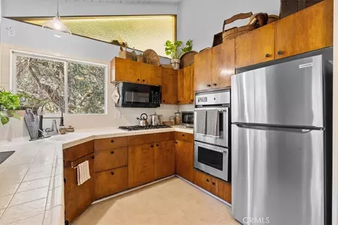 Kitchen - 24873 Edelweiss, Crestline, CA 92325 photo 3 of 4