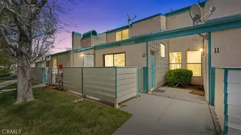 44460 15th St E #13, Lancaster, CA 93535