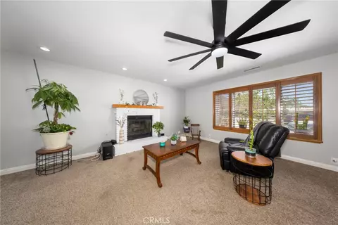 Living - 19388 Corwin, Apple Valley, CA 92307 photo 2 of 4