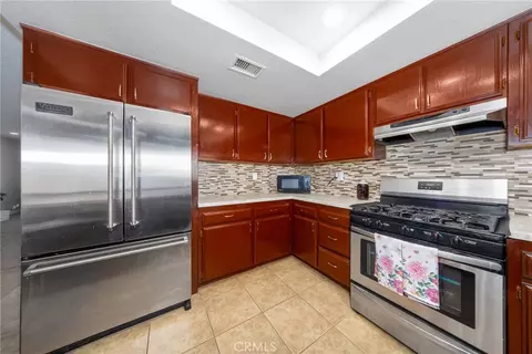 Kitchen - 19388 Corwin, Apple Valley, CA 92307 photo 2 of 3