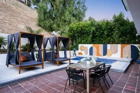 23413 Oxnard St, Woodland Hills, CA 91367