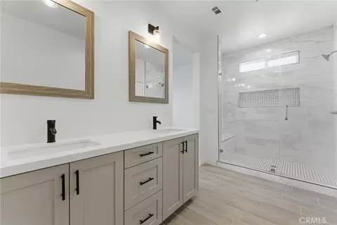 Bath - 10710 Brookfield Dr, Riverside, CA 92505 photo 1 of 4