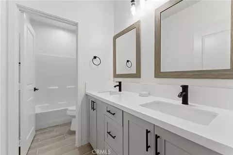 Bath - 10710 Brookfield Dr, Riverside, CA 92505 photo 2 of 4