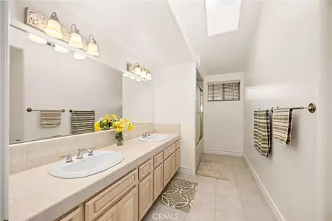 Bath - 2409 Albert Way, Arcadia, CA 91007 photo 6 of 6