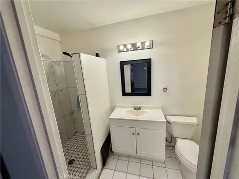 Bath - 650 Patricia Ave, Barstow, CA 92311 photo 1 of 3