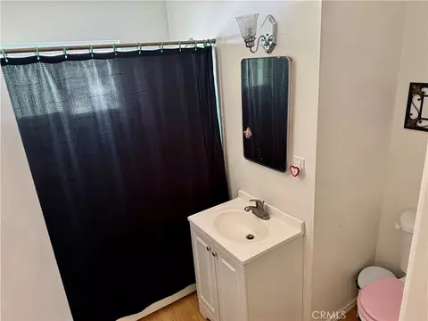 Bath - 650 Patricia Ave, Barstow, CA 92311 photo 2 of 3