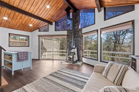 26305 Jacqueline Rd, Twin Peaks, CA 92391