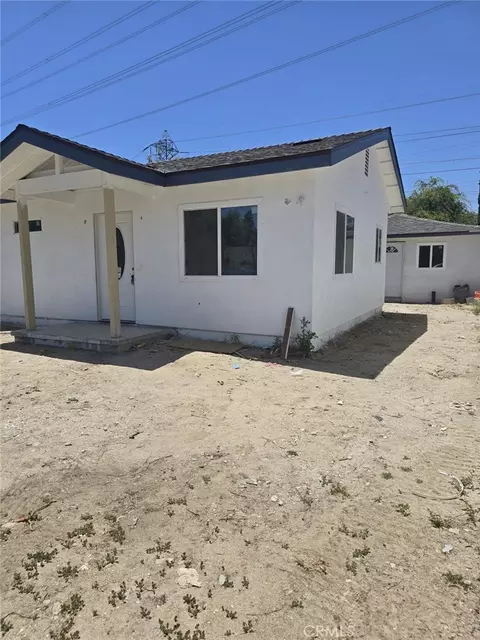 397 Avocado Ln, Pasadena, CA 91107