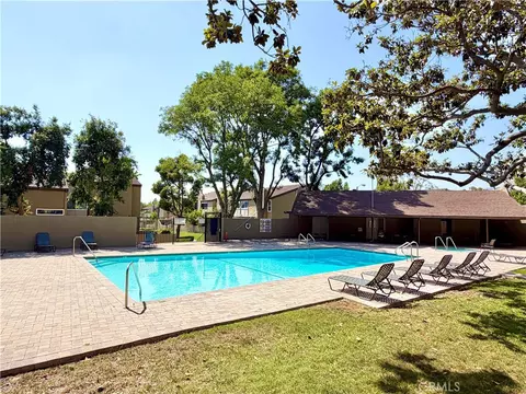 672 Greendale Ln, Pomona, CA 91767