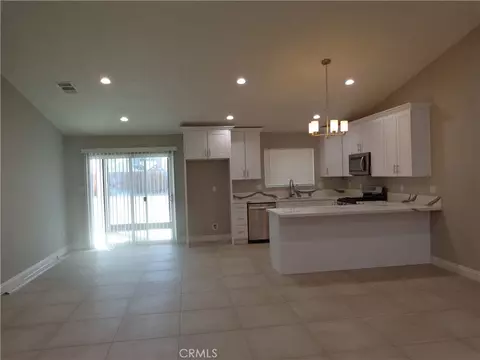 Living - 12744 Running Deer, Apple Valley, CA 92308 photo 2 of 3
