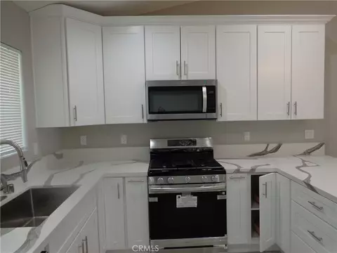 Kitchen - 12744 Running Deer, Apple Valley, CA 92308 photo 4 of 7