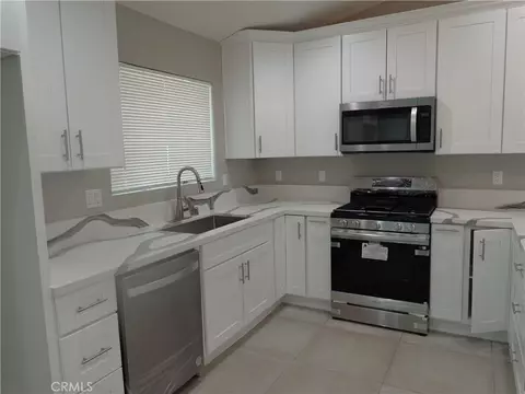 Kitchen - 12744 Running Deer, Apple Valley, CA 92308 photo 3 of 7