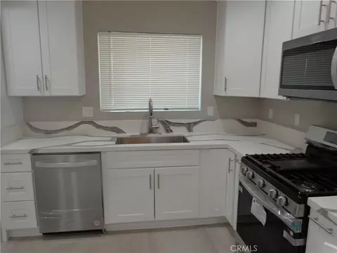 Kitchen - 12744 Running Deer, Apple Valley, CA 92308 photo 5 of 7
