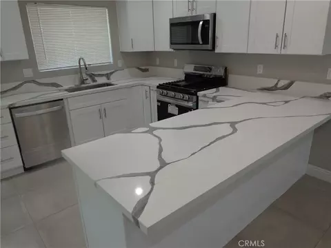 Kitchen - 12744 Running Deer, Apple Valley, CA 92308 photo 6 of 7