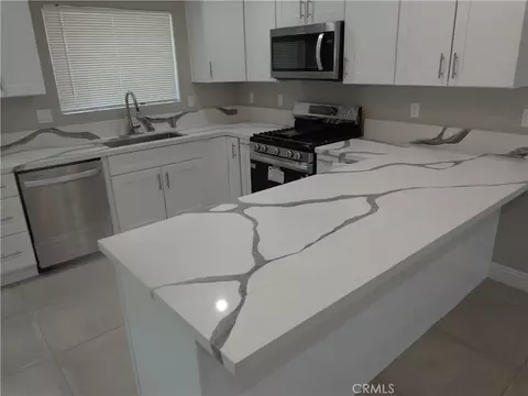 Kitchen - 12744 Running Deer, Apple Valley, CA 92308 photo 6 of 7