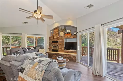Living - 26633 Timberline Dr, Wrightwood, CA 92397 photo 3 of 5