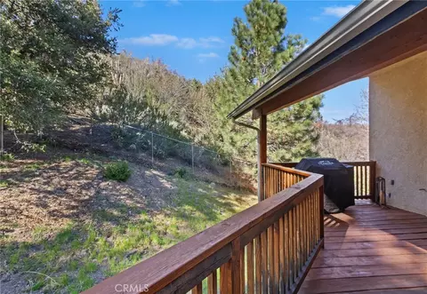 Exterior - 26633 Timberline Dr, Wrightwood, CA 92397 photo 6 of 10