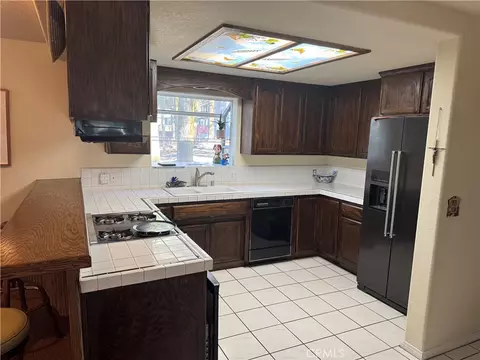 Kitchen - 21564 Jobs Peak, Cedarpines Park, CA 92322 photo 1 of 3