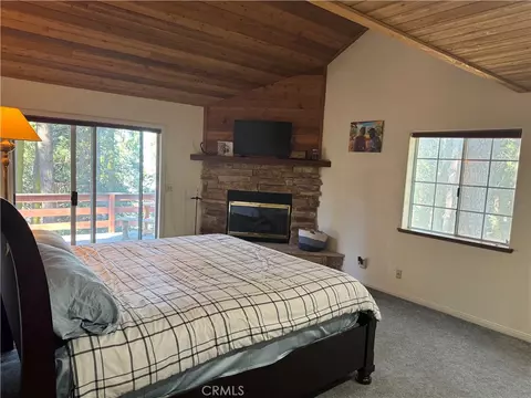 Bedroom - 21564 Jobs Peak, Cedarpines Park, CA 92322 photo 3 of 3