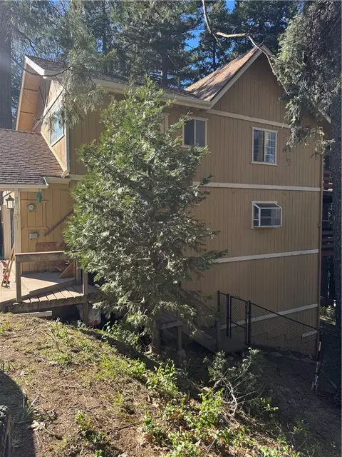 Exterior - 21564 Jobs Peak, Cedarpines Park, CA 92322 photo 3 of 9