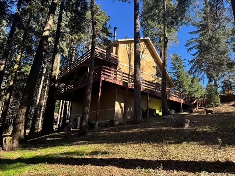 Exterior - 21564 Jobs Peak, Cedarpines Park, CA 92322 photo 5 of 9