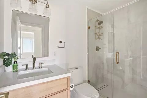 Bath - 1635 Carmel Cir W, Upland, CA 91784 photo 2 of 2