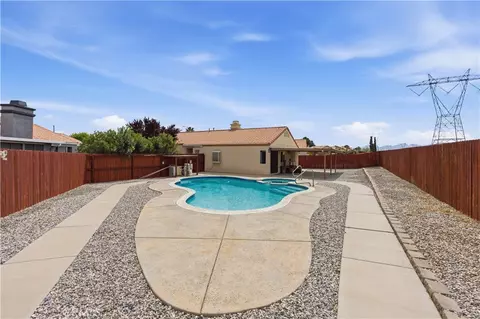 13628 Monterey Ct, Victorville, CA 92392