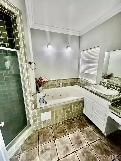 Bath - 34605 Cape Cod Ct, Yucaipa, CA 92399 photo 2 of 2