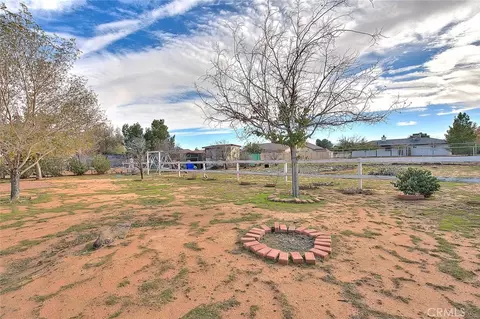 Exterior - 22133 Thunderbird, Apple Valley, CA 92307 photo 8 of 10
