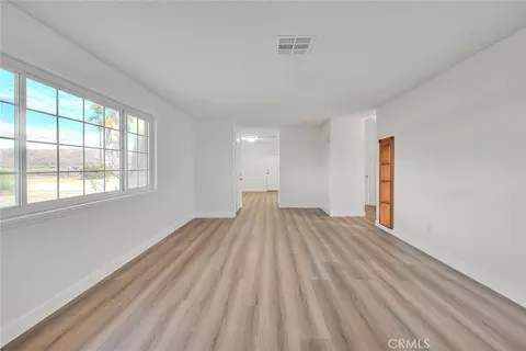 Living - 22133 Thunderbird, Apple Valley, CA 92307 photo 4 of 4