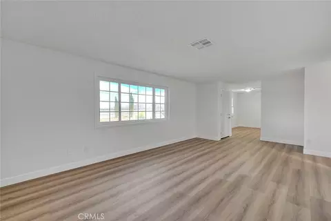 Living - 22133 Thunderbird, Apple Valley, CA 92307 photo 3 of 4