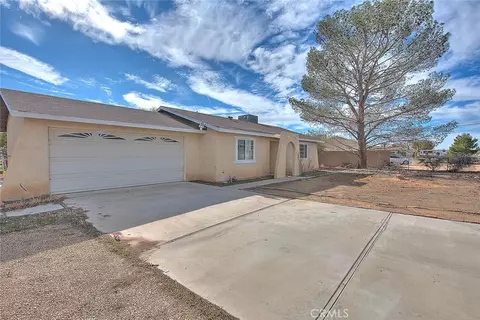 Exterior - 22133 Thunderbird, Apple Valley, CA 92307 photo 4 of 10