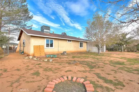 Exterior - 22133 Thunderbird, Apple Valley, CA 92307 photo 6 of 10