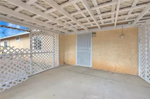 Exterior - 22133 Thunderbird, Apple Valley, CA 92307 photo 7 of 10