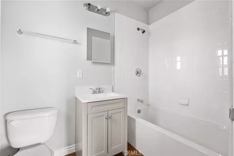 Bath - 2514 Prospect Ave, Riverside, CA 92507 photo 1 of 3
