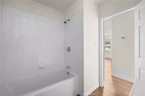 Bath - 2514 Prospect Ave, Riverside, CA 92507 photo 3 of 3