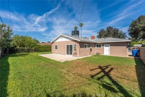 Exterior - 2514 Prospect Ave, Riverside, CA 92507 photo 2 of 5