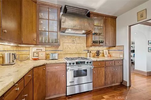 Kitchen - 2285 E Orange Grv, Pasadena, CA 91104 photo 2 of 4