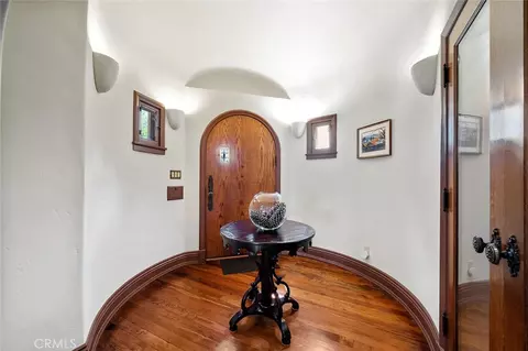 Entry Way - 2285 E Orange Grv, Pasadena, CA 91104 photo 1 of 4