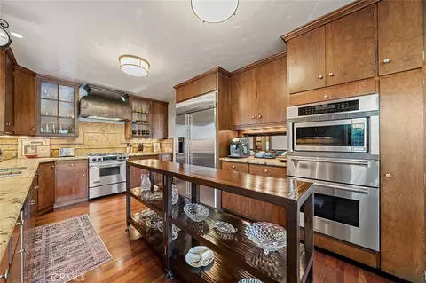 Kitchen - 2285 E Orange Grv, Pasadena, CA 91104 photo 3 of 4