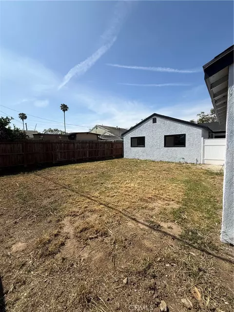 Exterior - 14102 S Parmelee, Compton, CA 90222 photo 4 of 4