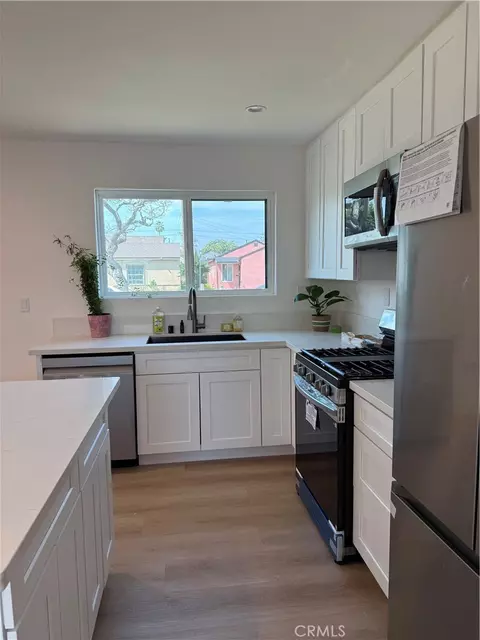 Kitchen - 14102 S Parmelee, Compton, CA 90222 photo 2 of 4