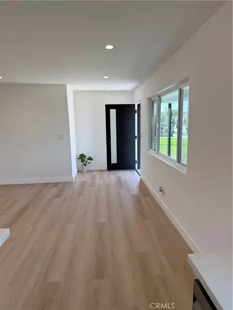 Entry Way - 14102 S Parmelee, Compton, CA 90222 photo 1 of 2