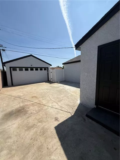 Exterior - 14102 S Parmelee, Compton, CA 90222 photo 3 of 4