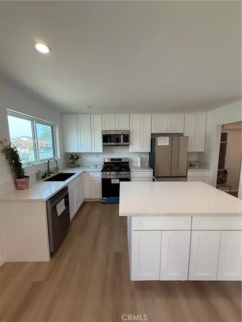 Kitchen - 14102 S Parmelee, Compton, CA 90222 photo 1 of 4