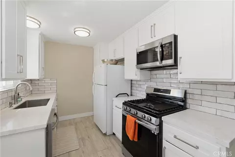 Kitchen - 11363 Maple, Hesperia, CA 92345 photo 2 of 4