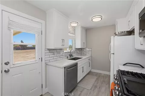 Kitchen - 11363 Maple, Hesperia, CA 92345 photo 3 of 4