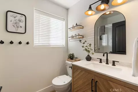 Bath - 1498 Deer Way, Lake Arrowhead, CA 92352 photo 1 of 4